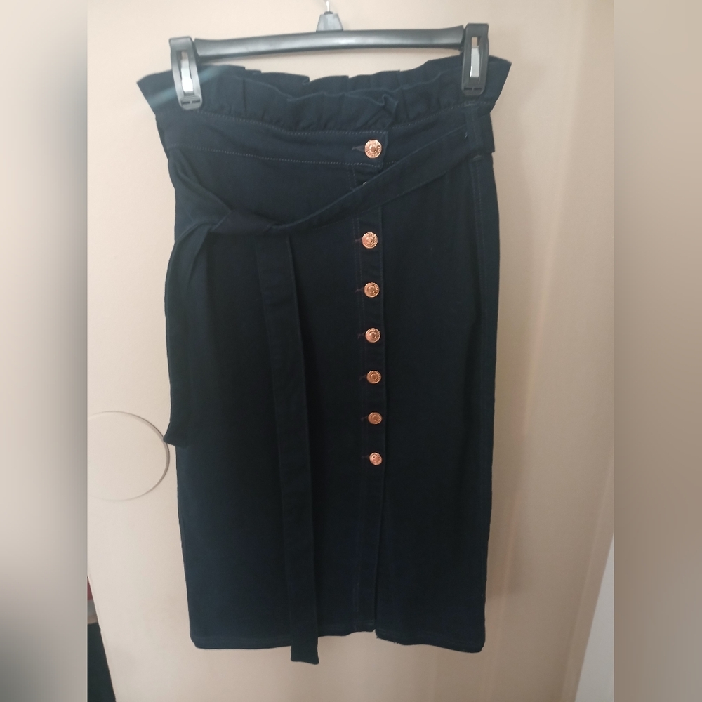 NWOT TIGHT FITTED(STRETCH)PENCIL SKIRT DARK BLUE DENIM WITH TIE ROSE GOLD BUTTON